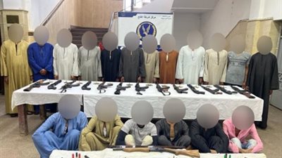 هاربين من أحكام قضائية.. القبض على 17 متهما بحوزتهم أسلحة نارية بأسيوط