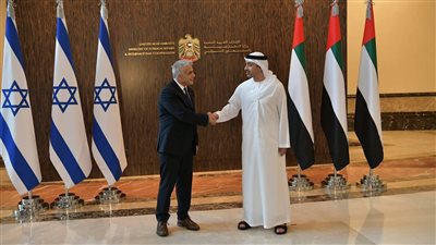وزير الخارجية الإماراتي يجري اتصالا برئيس وزراء إسرائيل