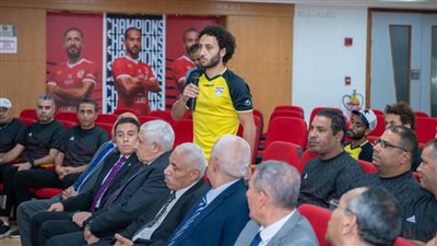 وزير الدولة للإنتاج الحربي يلتقي الفريق الأول لكرة القدم لنادي الإنتاج الحربي