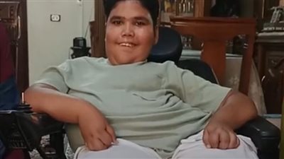 عنده مرض نادر.. والد طالب بالسويس يروي معاناة نجله ورفض طلب التحاقه بالمرحلة الثانوية | بث مباشر