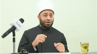 هل هناك اختلاف حول عدد الكواكب الشمسية بين علم الفلك والقرآن الكريم؟.. أسامة الأزهري يكشف