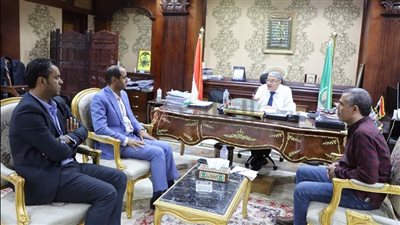 محافظ المنيا يستقبل وفد الوحدة المركزية لمشروعات حياة كريمة بوزارة التنمية المحلية