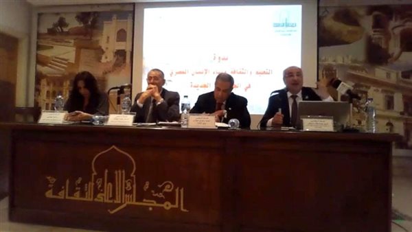 جانب من الندوة 