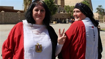 إنجليزيتان تربيان 66 قطا و5 كلاب في منزلهما.. قصة عشق للأقصر بدأت منذ 30 عاما