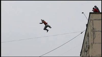 مصرع شاب سقط من علو أثناء هروبه من منزل عشيقته بعدما ضبطه الزوج بالعمرانية