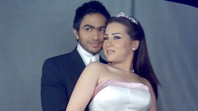 في اليوم العالمي للقلب.. مي عز الدين تعلن مسابقة على فستان عمر وسلمى 