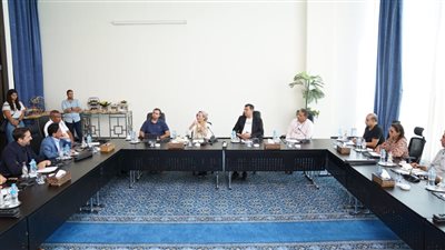 وزيرة البيئة تعقد اجتماعًا موسعًا لمناقشة بدء منظومة إدارة المخلفات بمنطقة COP27 | صور 