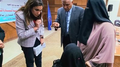 نائب محافظ البحيرة تلتقي 22 مواطنا ممن لديهم مطالب واحتياجات