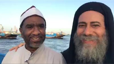 9 سنوات صداقة.. قصة القس دوماديوس والشيخ أحمد: إحنا زي البحر اللي يدخل بيننا نغرقه بإنسانيتنا