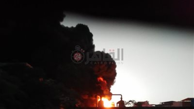 السيطرة على حريق هائل في مصنع فوم بالعاشر من رمضان.. وإصابة 5 عمال باختناق