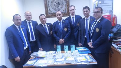 جمارك مطار شرم الشيخ تضبط محاولة تهريب عدد من الهواتف المحمولة وكمية من الأدوية