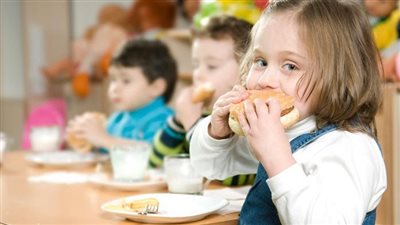 القومي للبحوث يوجه نصائح بشأن وضع برنامج للأكل الصحي والمتوازن بعد عيد الفطر