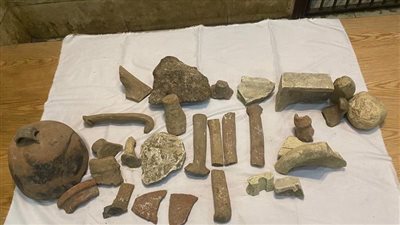 بعد عثوره على أوانٍ يشتبه في أثريتها.. القبض على شخص بتهمة التنقيب عن الآثار بالغربية