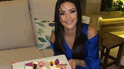 أنا كبرت.. رضوى الشربيني تحتفل بعيد ميلادها الـ41 بفستان مميز