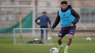 أحمد مصطفى يغادر معسكر الإسماعيلي بعد مشادة قوية مع حسني عبد ربه