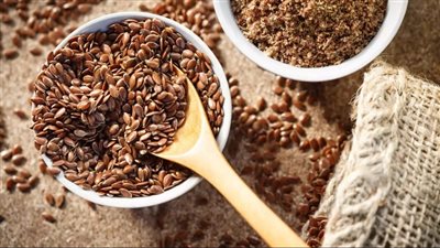 تناول ملعقة من بذور الكتان يقلل الإصابة بـ أمراض الشيخوخة