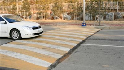 بسبب السرعة الزائدة.. محافظة القاهرة تصمم مطبات صناعية بمحور حسب الله الكفراوي وشارع الخمسين بالمعادي 