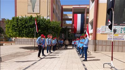 في أول يوم بالعام الدراسي.. محافظ أسيوط يتفقد مدرسة ناصر الثانوية ويستمع للطلاب | فيديو
