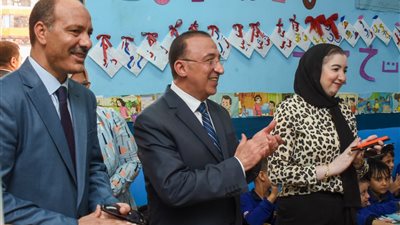 عددها 2741.. محافظ الإسكندرية يتفقد المدارس للاطمئنان على انتظام الدراسة