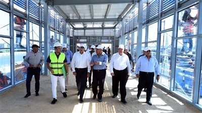 رئيس الوزراء يتفقد محطة السلام إحدى محطات الأتوبيس الترددي BRT 