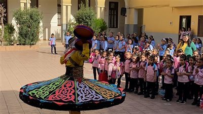 بالأعلام والأغاني الوطنية والتنورة.. مدارس الأقصر تستقبل العام الدراسي الجديد | صور