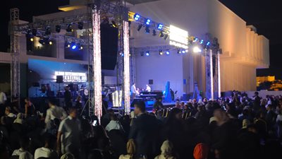 بدء توافد الحضور على حفل الموسيقار عمر خيرت بالغردقة | صور