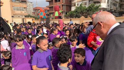 محافظ بورسعيد يجري جولة موسعة على عدد من المدارس في أول أيام العام الجديد وسط إقبال طلابي كبير | صور