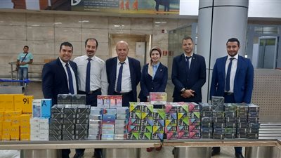 جمارك مطار القاهرة تحبط محاولة تهريب عدد من الهواتف المحمولة والشيش الإلكترونية