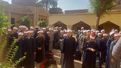 مدير المنطقة الأزهرية بالقليوبية يتفقد معهد قلما.. ويؤكد: تم تسليم جميع الكتب للطلاب في أول يوم دراسي