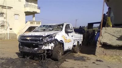 إصابة 4 أشخاص إثر سقوط سيارة في بحر رمسيس بالشرقية | صور