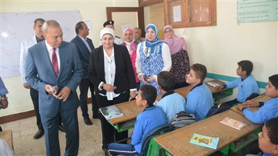 محافظ القليوبية يشهد طابور الصباح وتحية العلم في أول أيام الدراسة
