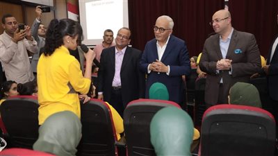 وزير التعليم ومحافظ بني سويف يشهدان حصة لغة إنجليزية بإحدى مدارس اللغات |فيديو 