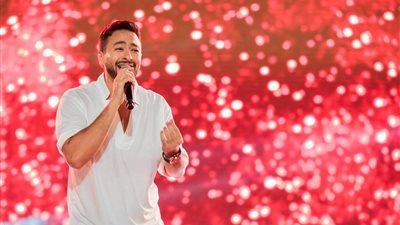 حمادة هلال يختتم حفلات صيف الإسكندرية مع طلاب تربية رياضية |صور