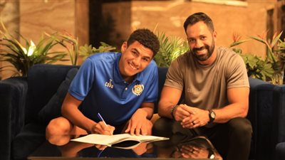 الإسماعيلي يوقع عقدا احترافيا مع لاعب المنتخب الأولمبي