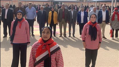 أجمل مدرسة دخلتها السنة دي.. الغضبان يكافئ مدرسة زينب الكفراوي ببورسعيد