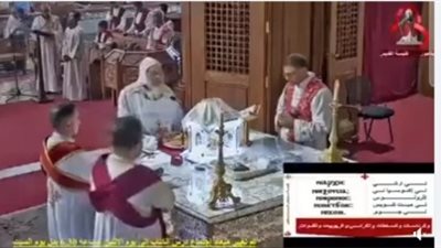 حد يرمي الست دي وابنها برة.. مقطع فيديو لكاهن كنيسة بالعبور يثير جدلًا ومطالبات بالتحقيق
