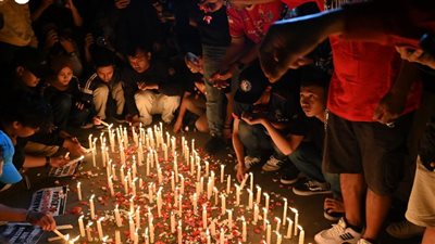 غضب ومظاهرات عارمة بإندونيسيا.. واتهام الشرطة بالتسبب في وفاة ضحايا مباراة كرة القدم