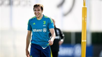 كييزا يعود إلى تدريبات يوفنتوس بعد تعافيه من الرباط الصليبي
