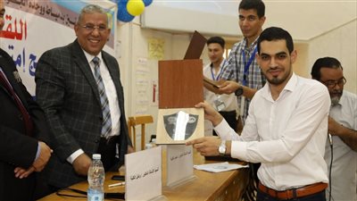 عميد طب بنين الأزهر بدمياط يستقبل الطلاب الجدد ويكرم المتفوقين بالفرق الدراسية