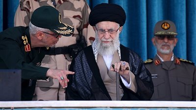 بعد اختفاء إبراهيم رئيسي.. المرشد الإيراني للمواطنين: لا داعي للقلق 