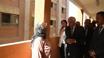 محافظ الجيزة يتفقد عددًا من المدارس.. ويشدد على متابعة عناصر السلامة بصفة دورية