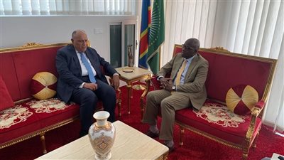 وزير الخارجية يلتقي نظيره الكونغولي على هامش الاجتماع التحضيري لمؤتمر المناخ بكينشاسا