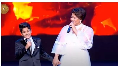 والدة الطفل محمد أسامة عن مشاركته في احتفالية أكتوبر أمام الرئيس: كان خايف وشيرين طمنته