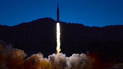كوريا الشمالية تطلق صاروخا باليستيا باتجاه بحر اليابان