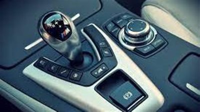 4 علامات تحذيرية تدل على تلف ناقل الحركة في سيارتك