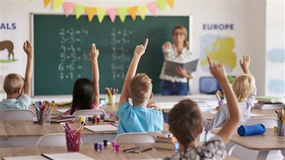 كل ما تريد معرفته عن يوم المعلم العالمي.. يهدف إلى تحسين وضع المعلمين