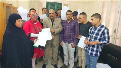 القوى العاملة: تسليم عقود عمل لذوى القدرات الخاصة ببني سويف