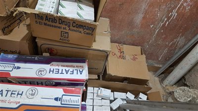 غلق وتشميع مستوصف طبي غير مرخص يديره حاصل على دبلوم صنايع بسوهاج | صور