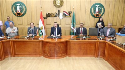 محافظ المنوفية يسلم مساعدات مالية وحلوى المولد لـ 50 حالة إنسانية