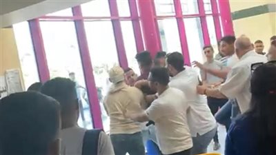 وسط الحرم الجامعي.. مشاجرة بين الطلاب في مول جامعة 6 أكتوبر